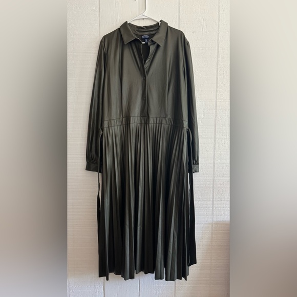 Scoop NYC Dresses & Skirts - Scoop size xxl Dark Hunter Green Faux Leather Pleated Dress